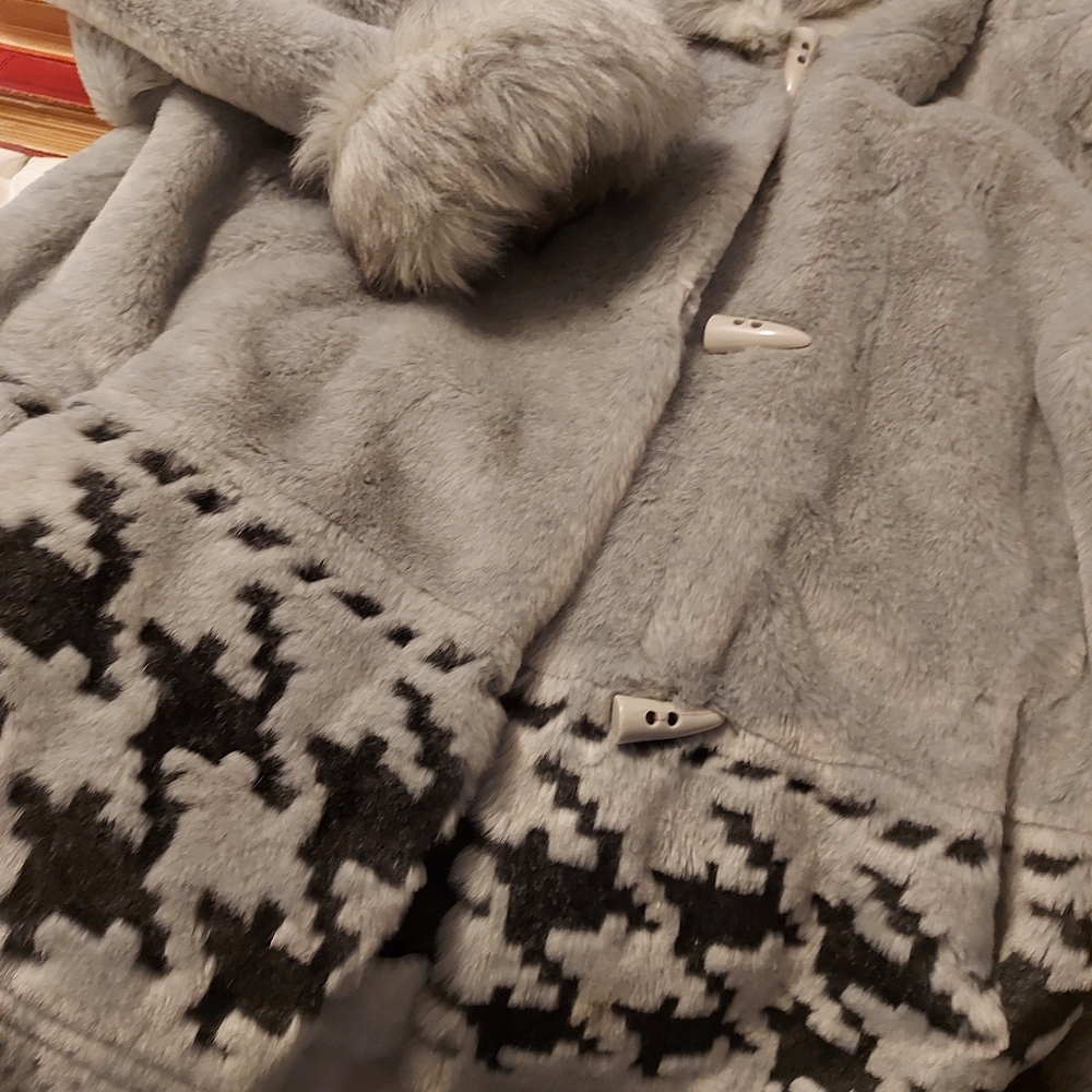new fall/spring coat wore 1x from bay or eatons? fur very very soft big hood